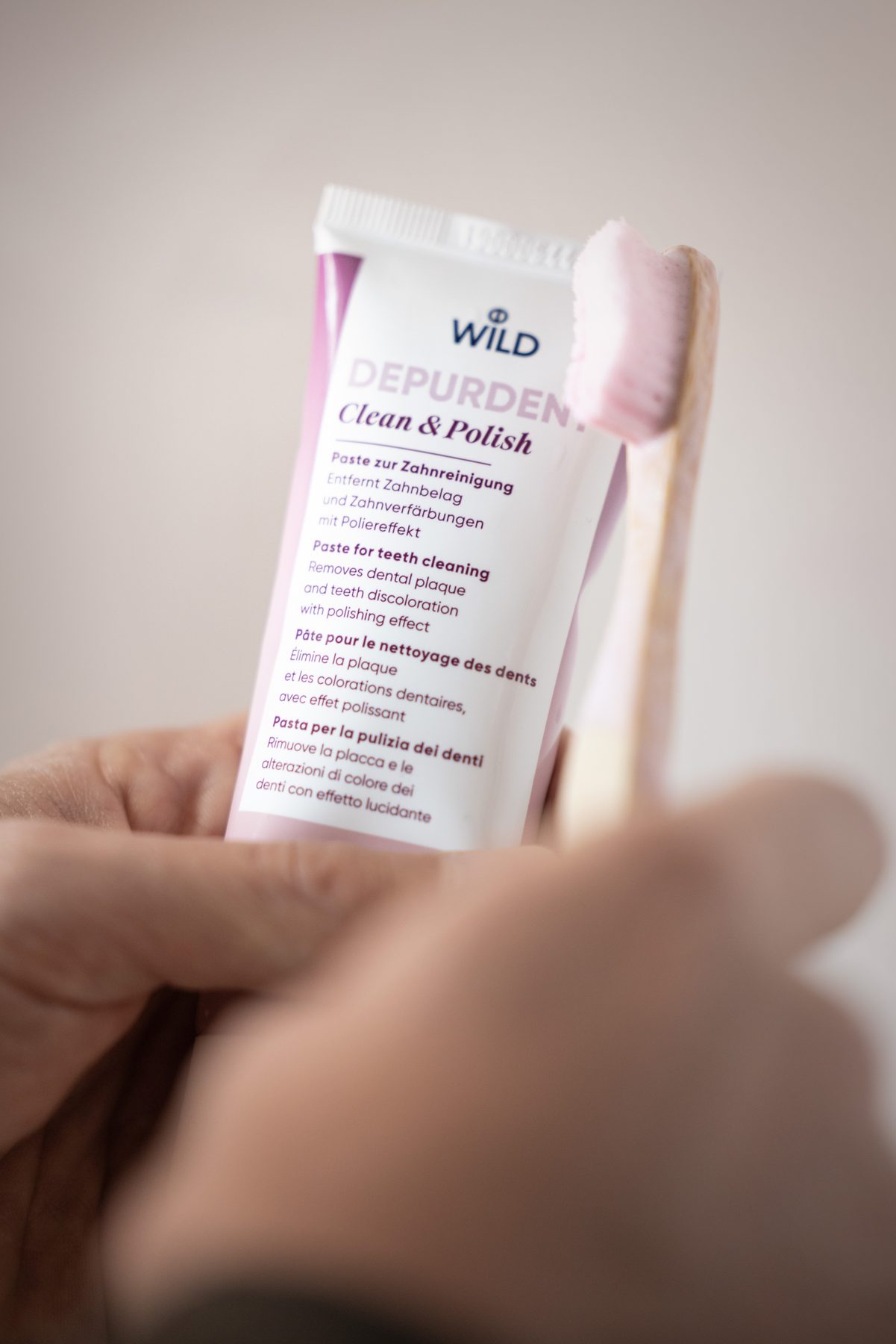 Depurdent-Verpackung in der Hand